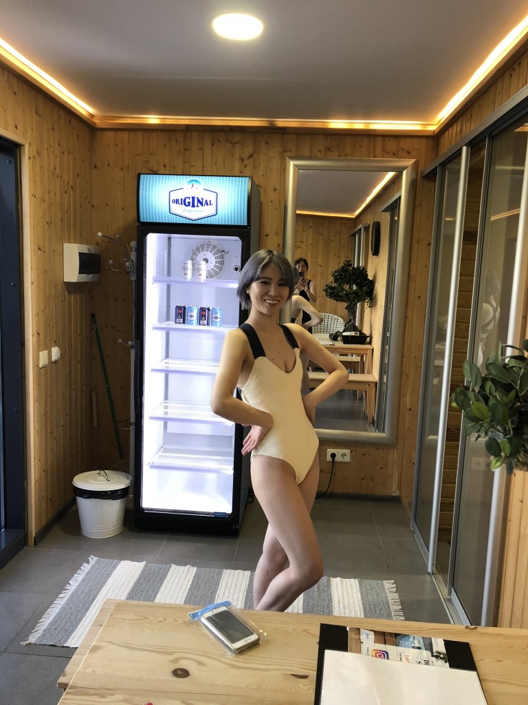 AAE4FD1F-275E-460B-BF59-B42B2C5ED9CD