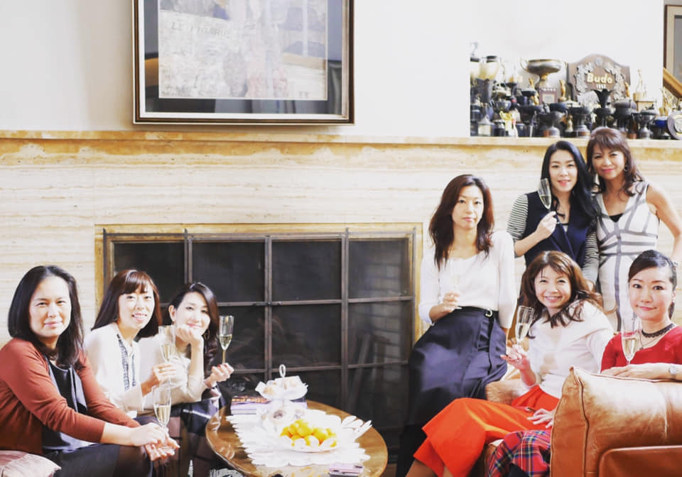 冬の始まりの思い出。暖炉のある洋館で大人のクリスマスパーティー