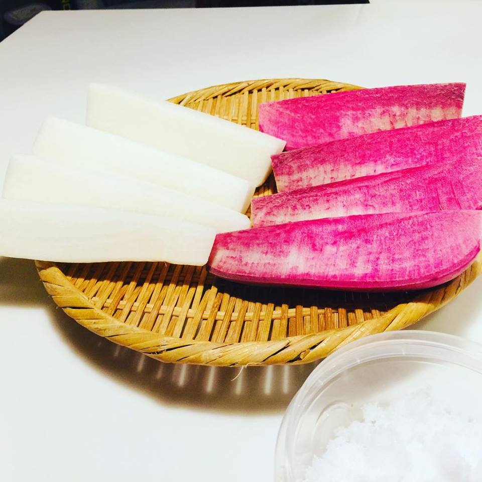 今年も季節到来！冬は紅白大根の麹漬けからスタートです☆