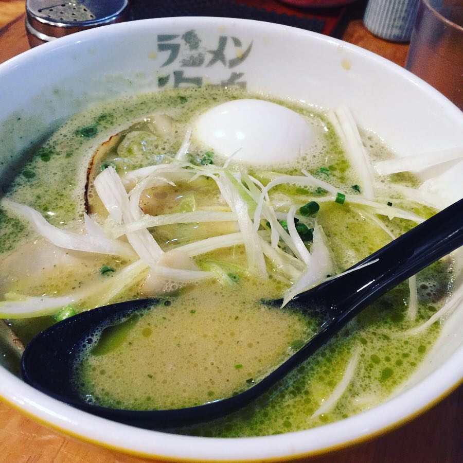 バジル!バジル‼バジル‼深夜のラーメン鳴海の「ラーメン ジェノバ」