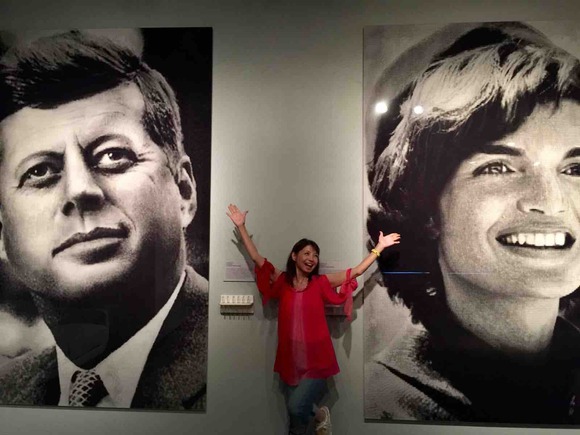 ケネディ大統領が暗殺された歴史的な場所へ！果たして真の犯人は…