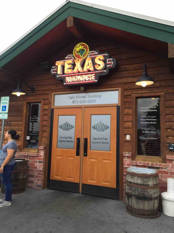 北部とは違う南部スタイルのステーキを！2時間待ちテキサスロードハウス（ Texas Roadhouse）