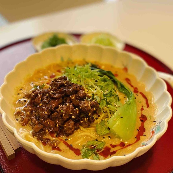 神田武郎さんが麺屋音と一緒に開発した「幻の担々麺」！しろたん＆くろたん