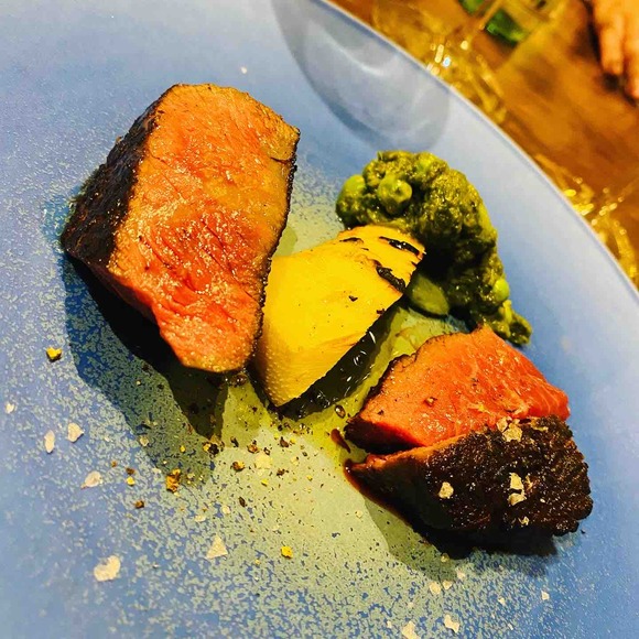 1日２組限定・完全予約制。サカエヤの極上肉を丁寧に「チョット・ジョット」