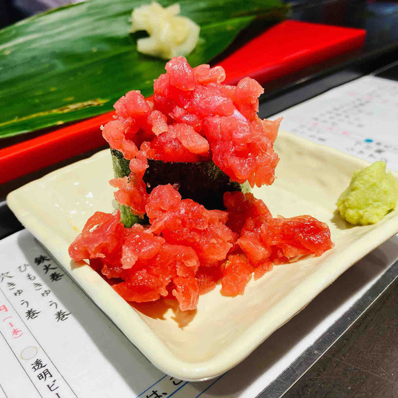 羽田空港第一ターミナル 旅人だけが食せる人気立ち食い寿司「又こい家」