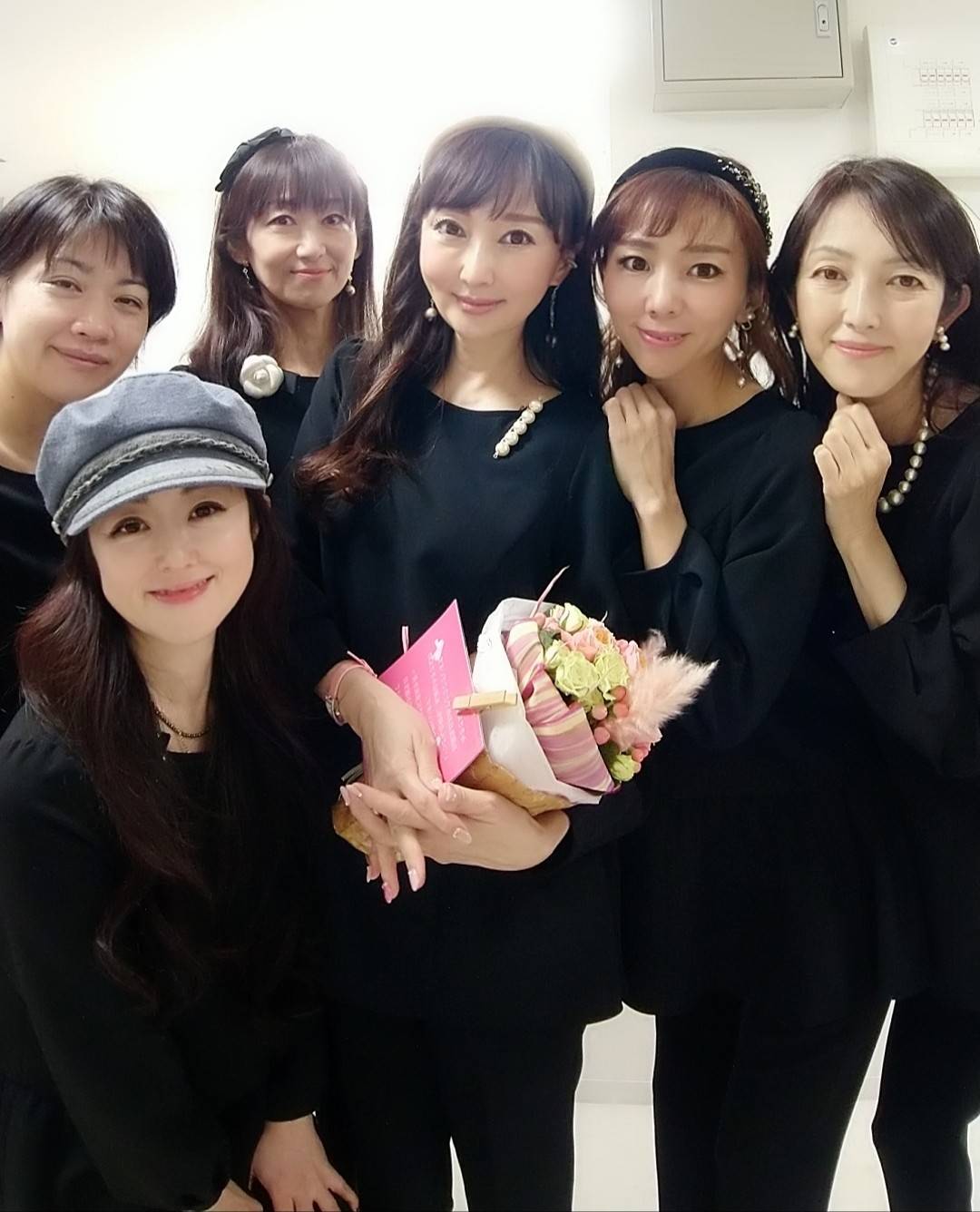 大人可愛くエレガントなお洋服